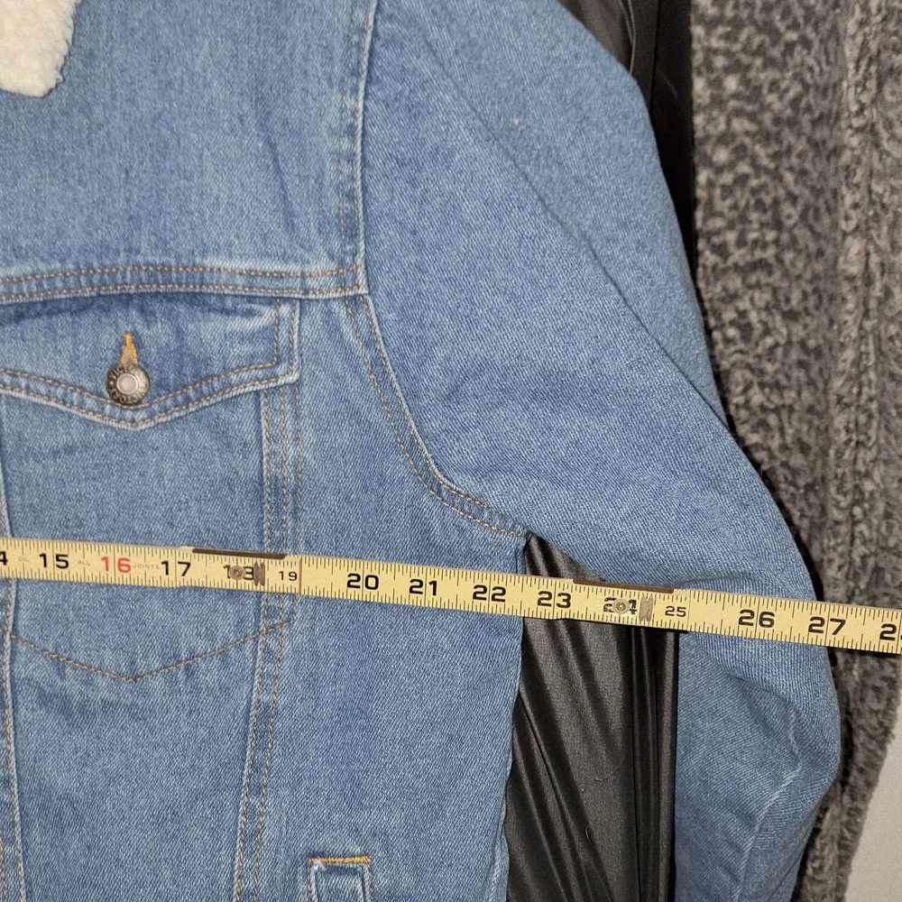 Victory Outfitters sherpa-lined denim trucker jacket. - Picture 6 of 8